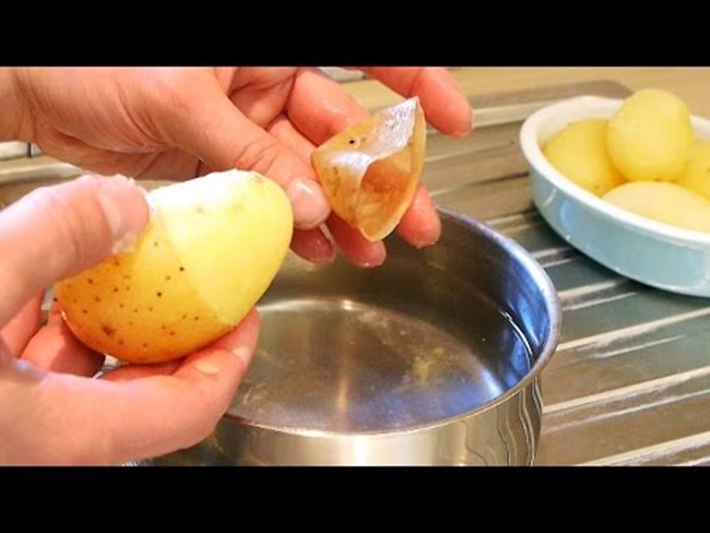 اسرع طريقة لتقشير البطاطا بدون اي جهد !